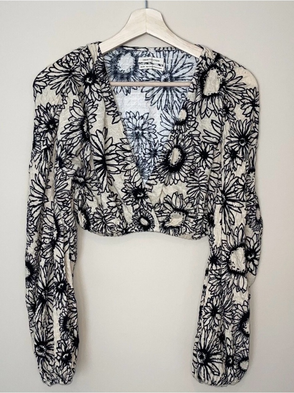 Urban Outfitters Frida Surplice
Cropped Top sz:xs
